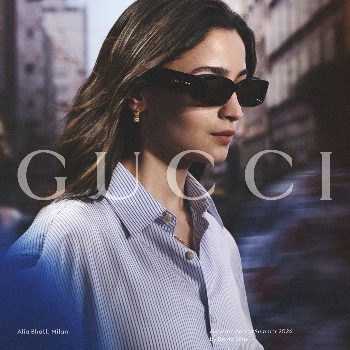 Kvinna som bär solglasögon från Gucci